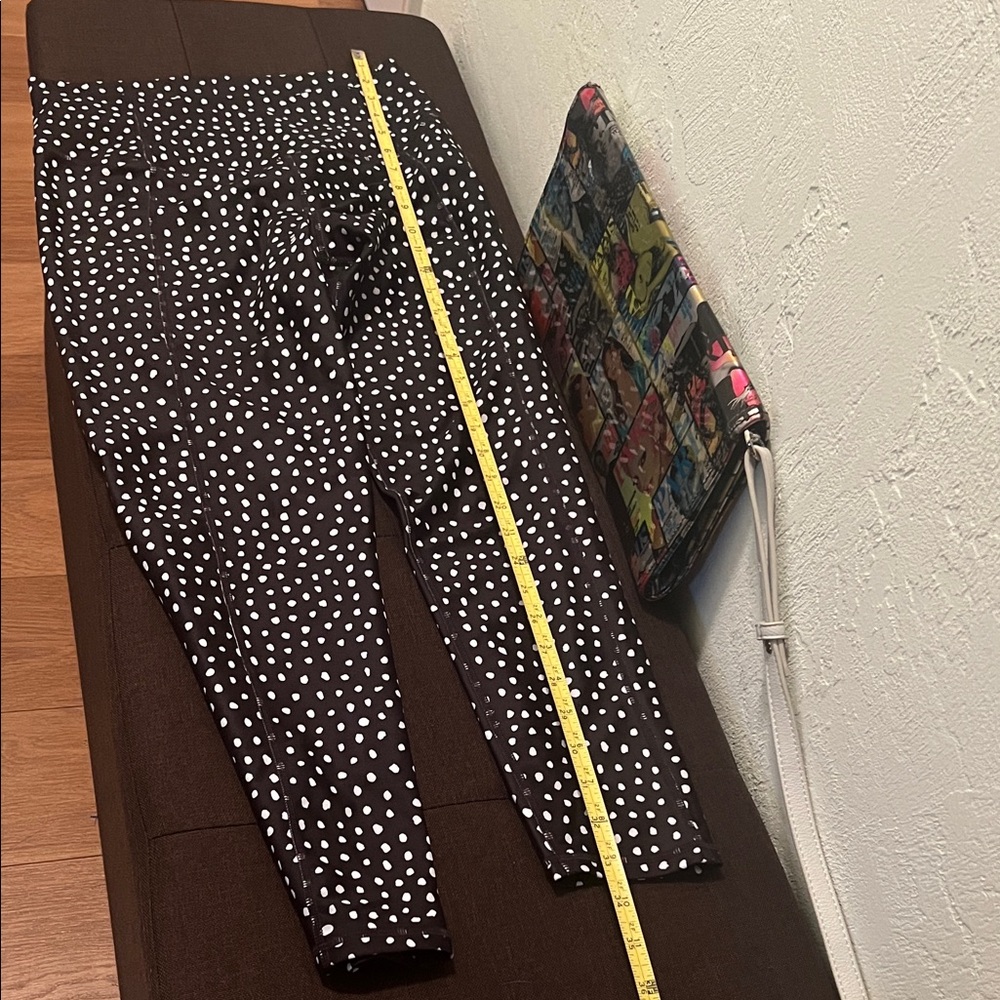 #1126=Chic Black and White Polka Dot Leggings - Picture 4 of 11